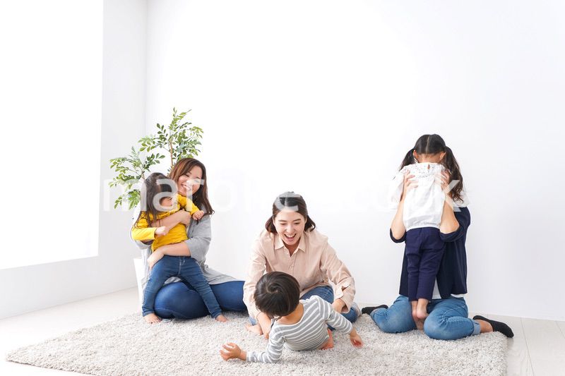 お母さんと子どもたち・仲良し