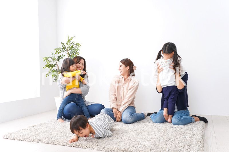 お母さんと子どもたち・仲良し