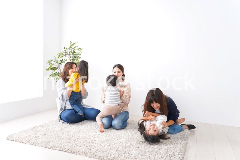 お母さんと子どもたち・仲良し