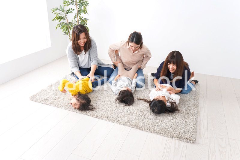 お母さんと子どもたち・仲良し