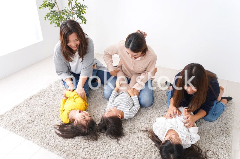 お母さんと子どもたち・仲良し