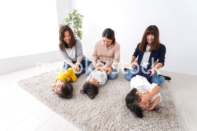 お母さんと子どもたち・仲良し