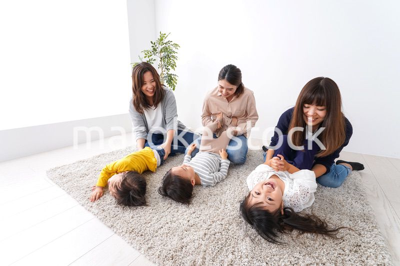 お母さんと子どもたち・仲良し