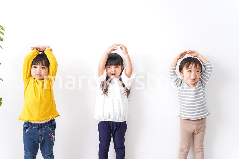 笑顔で遊ぶ子ども