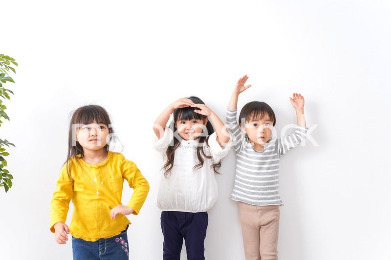 笑顔で遊ぶ子ども