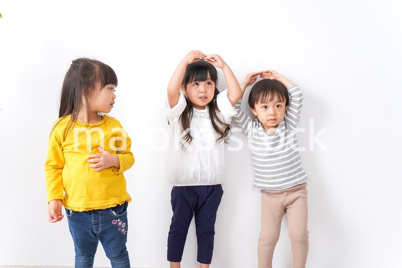 笑顔で遊ぶ子ども