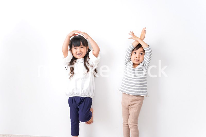 笑顔で遊ぶ子ども