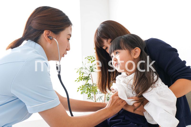 予防接種を受ける子ども