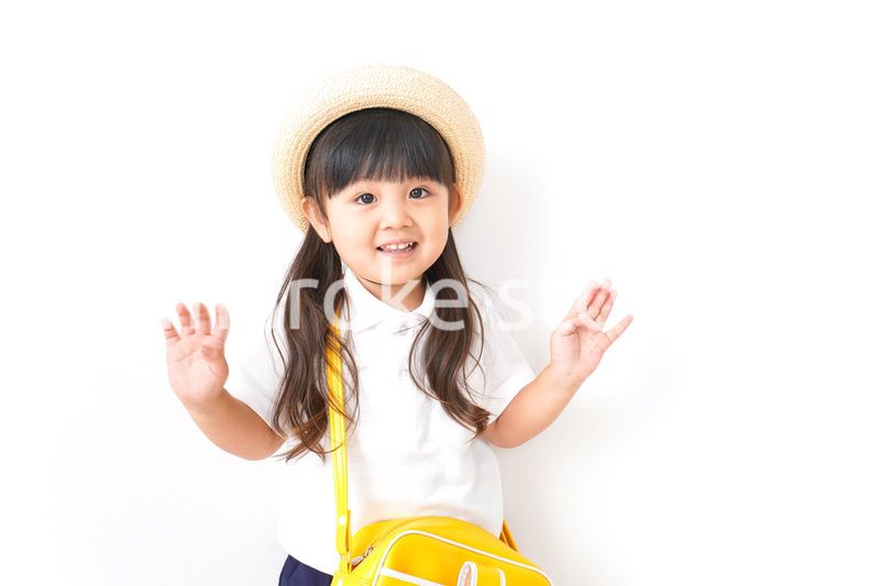 幼稚園に行く女の子