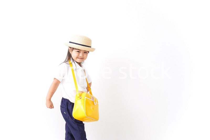 幼稚園に行く子供