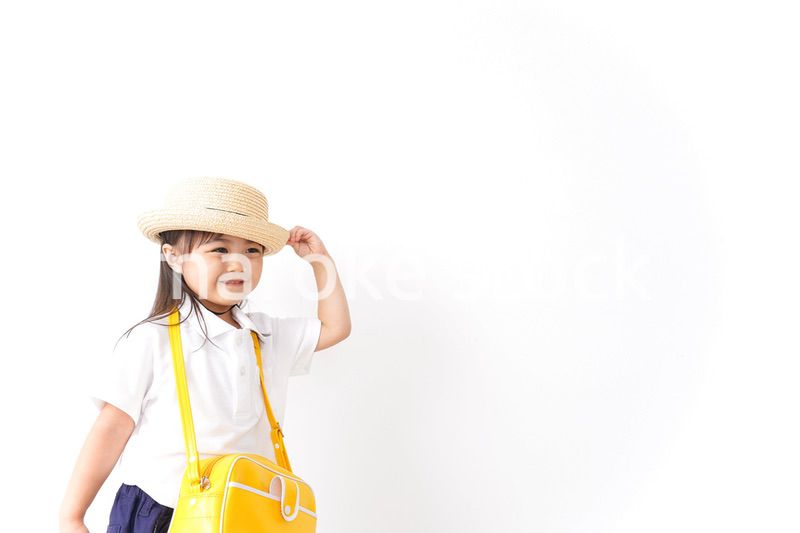 幼稚園に行く子供