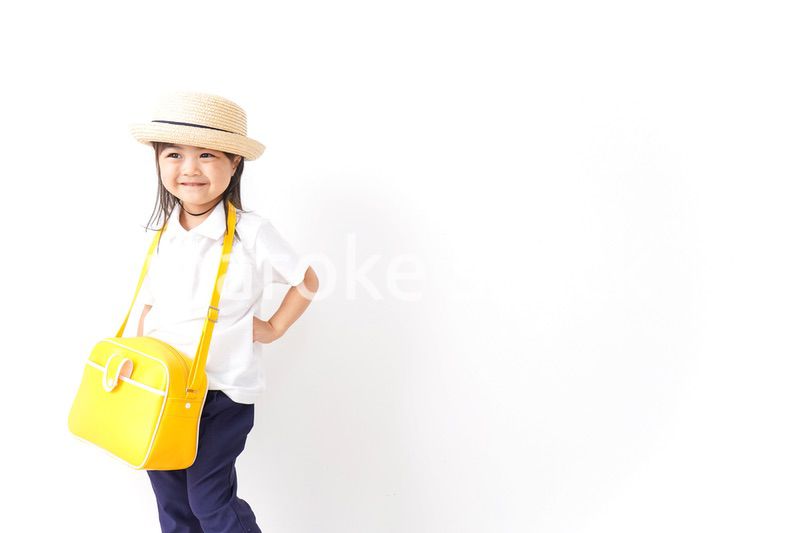 幼稚園に行く子供