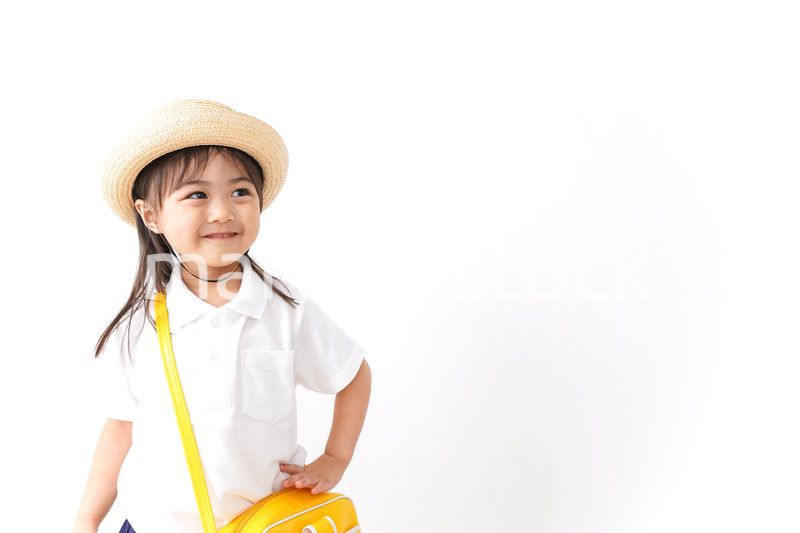 幼稚園に行く子供