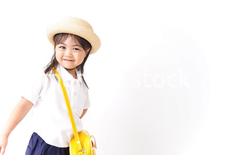 幼稚園に行く子供