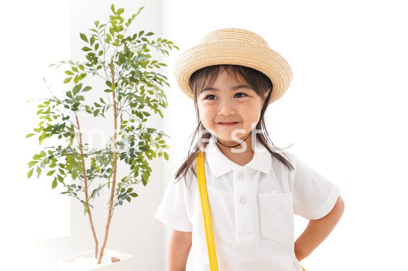 幼稚園に行く子供