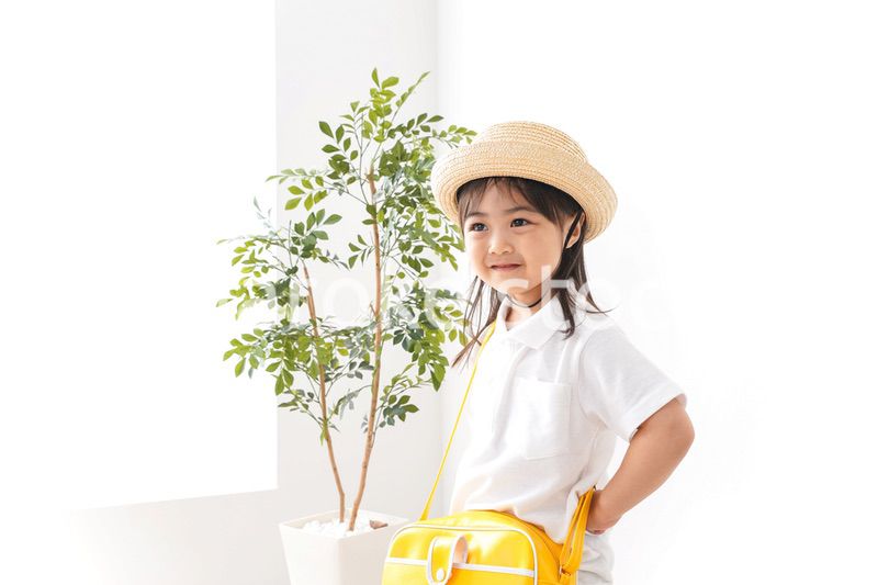 幼稚園に行く子供