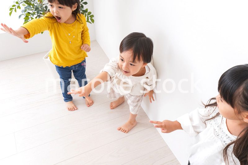 笑顔で遊ぶ子ども