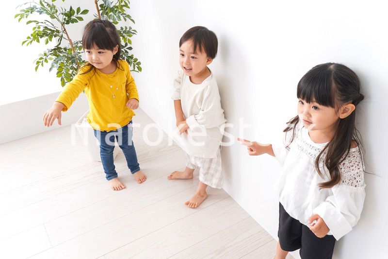 笑顔で遊ぶ子ども