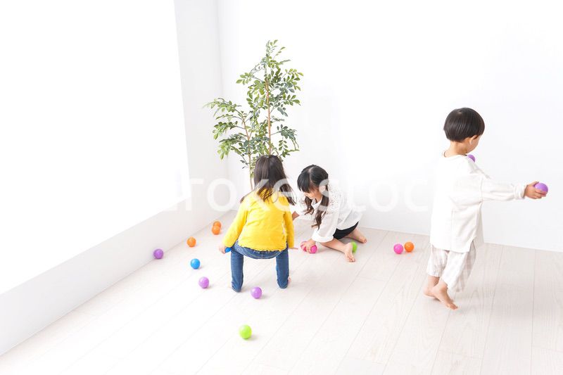 笑顔で遊ぶ子ども
