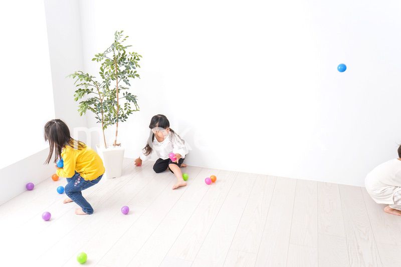 笑顔で遊ぶ子ども