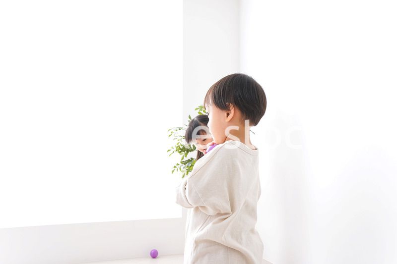 笑顔で遊ぶ子ども