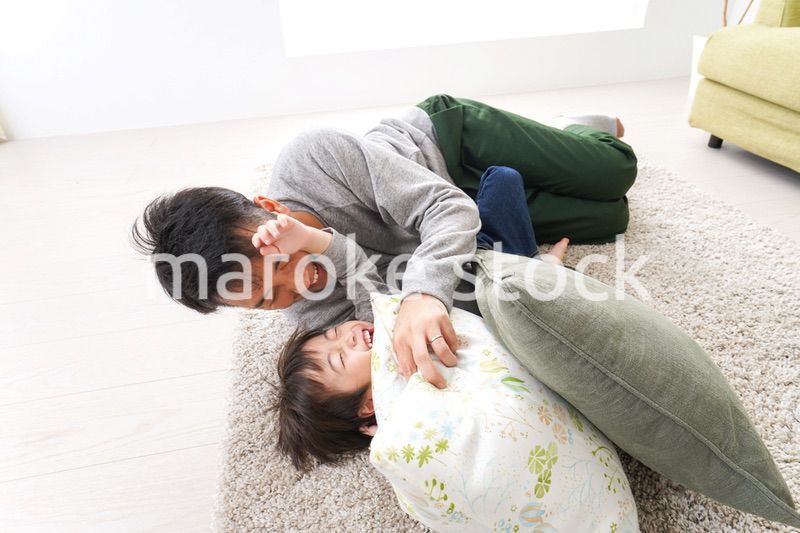 家で家族団らん