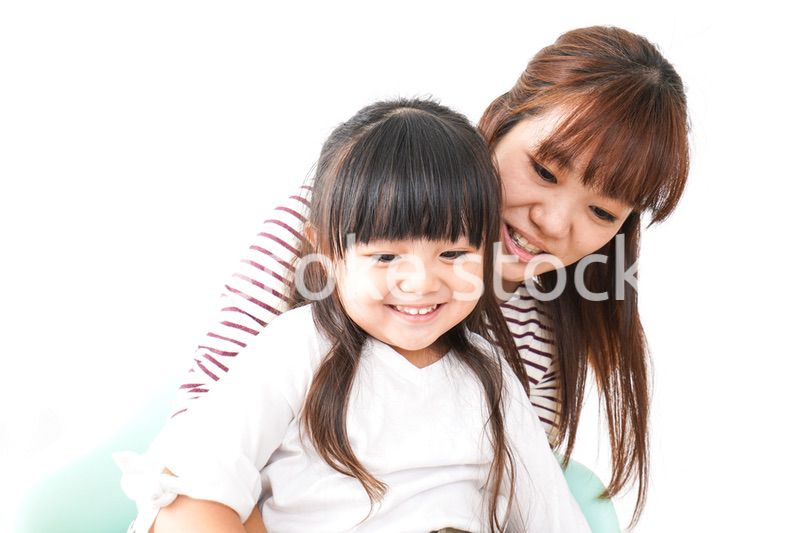 笑顔のお母さんと子供