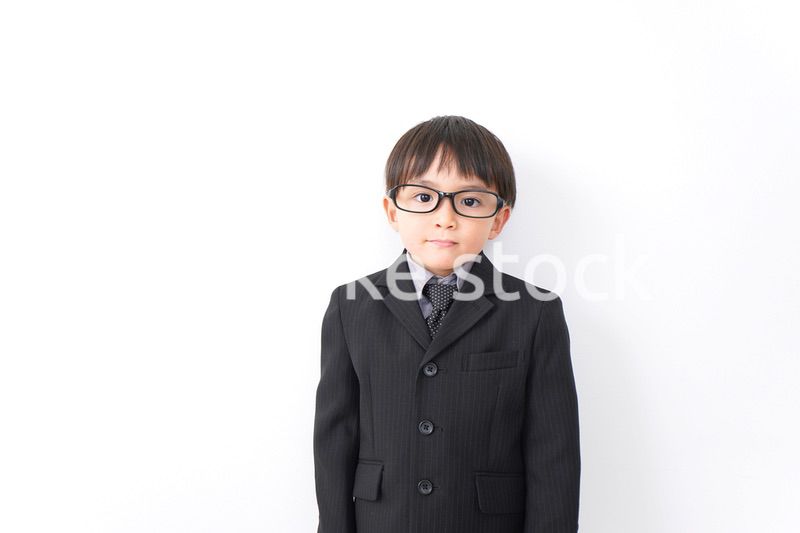 オフィスで仕事をするビジネスマン