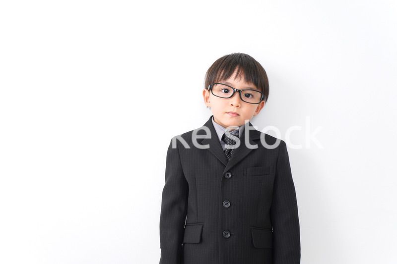 オフィスで仕事をするビジネスマン