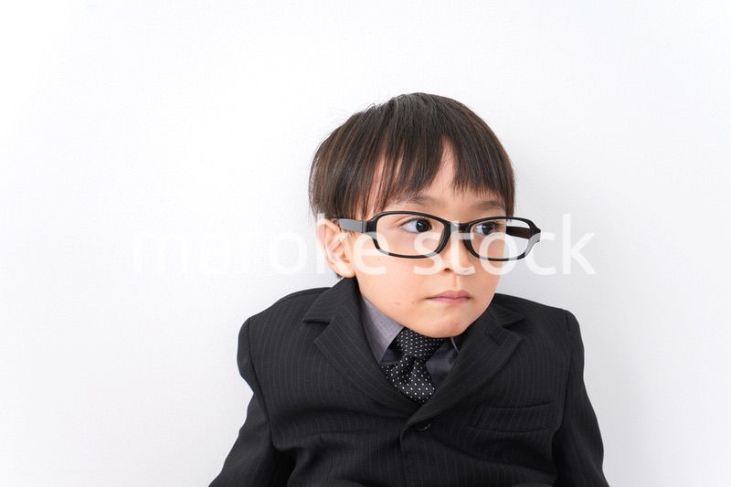 オフィスで仕事をするビジネスマン