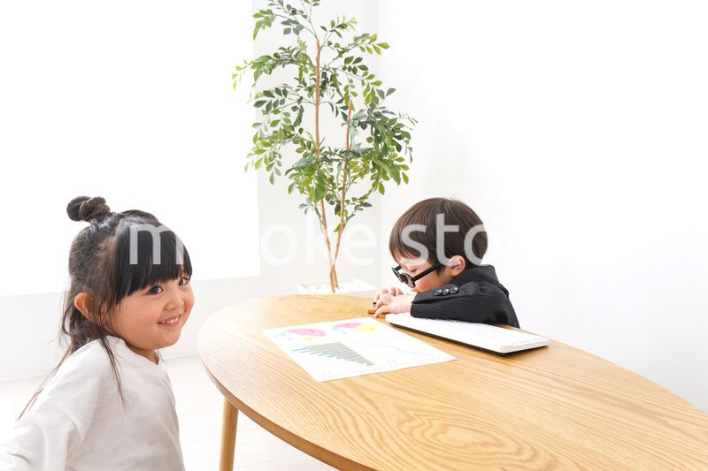 会議をするビジネスパーソン