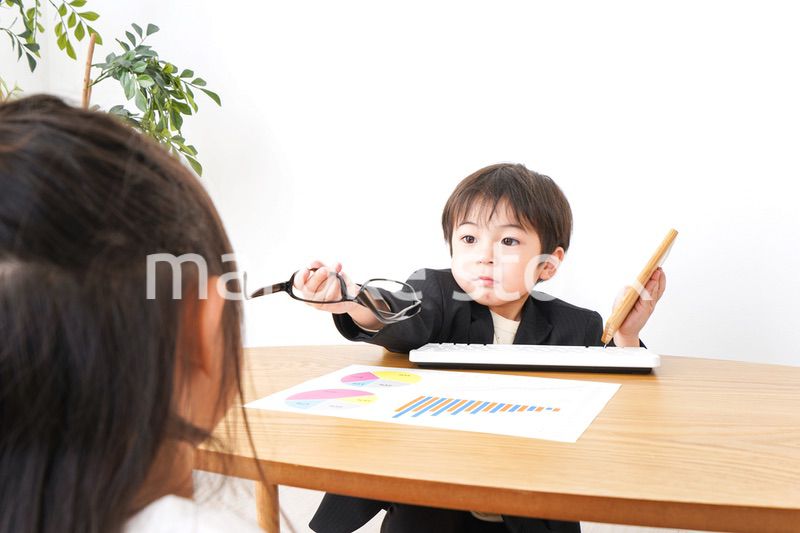 会議をするビジネスパーソン