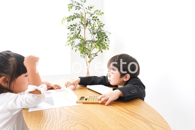 会議をするビジネスパーソン