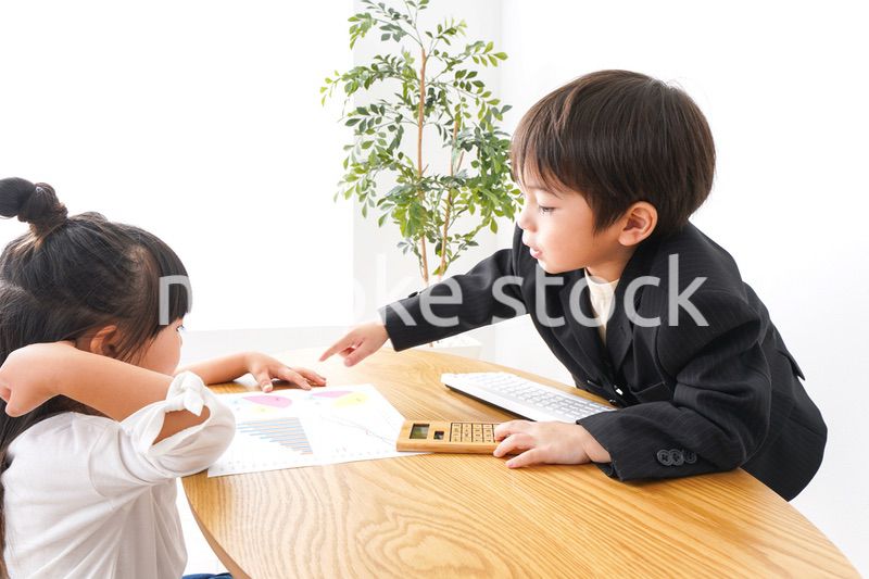 会議をするビジネスパーソン