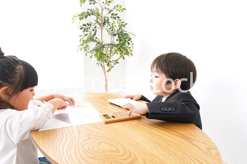 会議をするビジネスパーソン