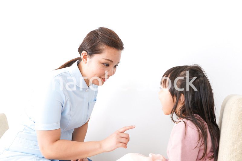 虫歯の治療をする子供