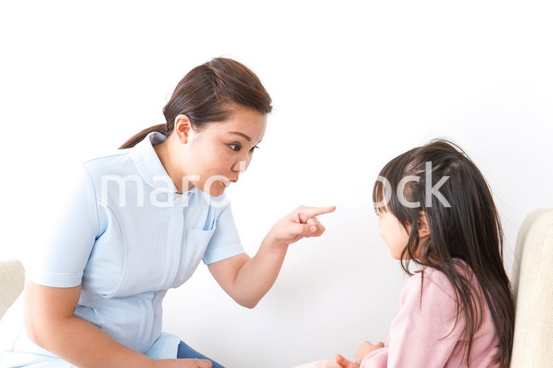 虫歯の治療をする子供