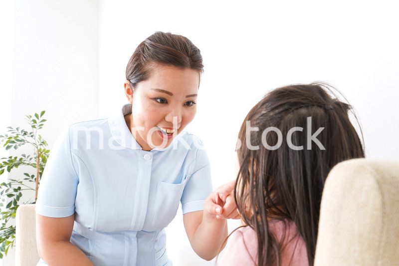 虫歯の治療をする子供