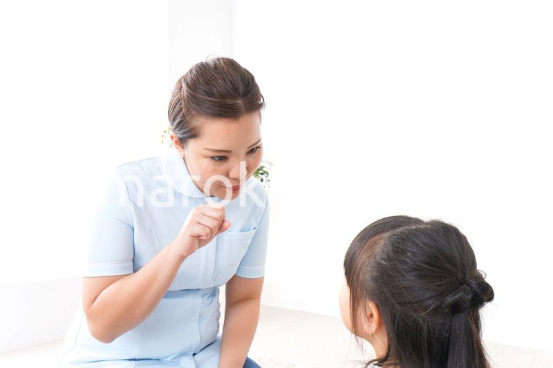 虫歯の治療をする子供