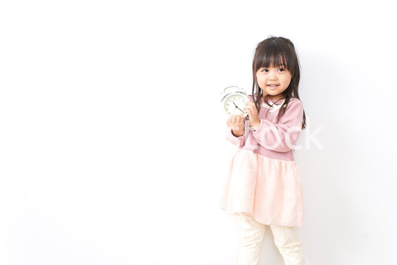 時計を持つ子供
