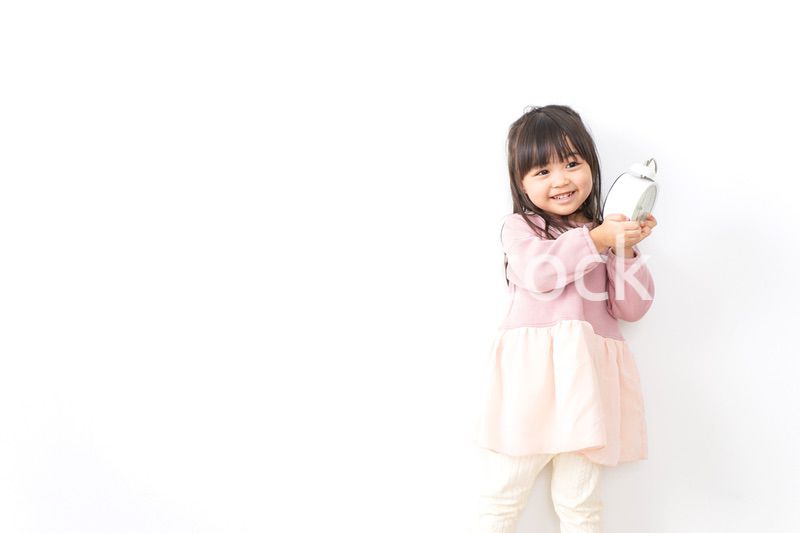 時計を持つ子供