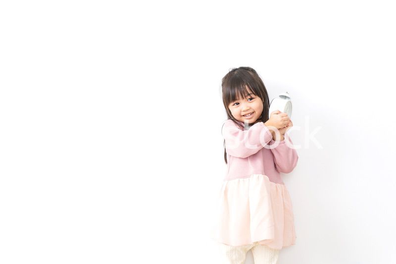 時計を持つ子供