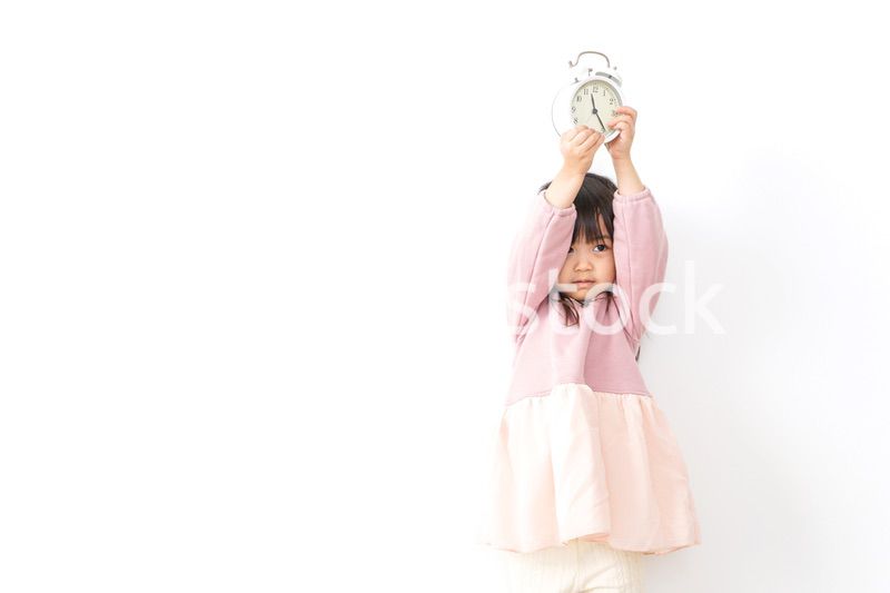 時計を持つ子供