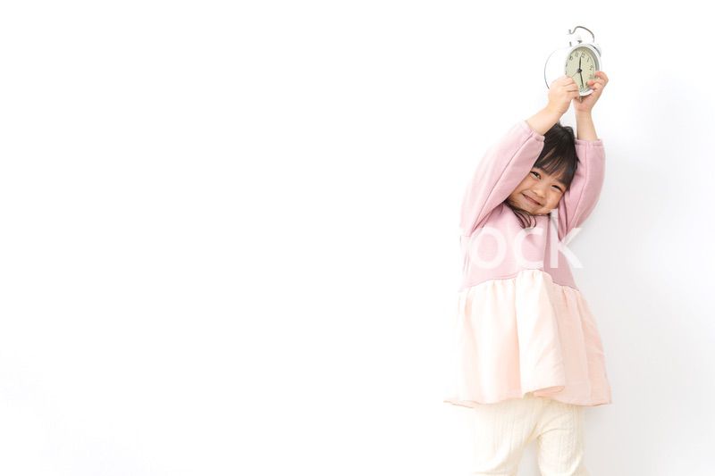 時計を持つ子供