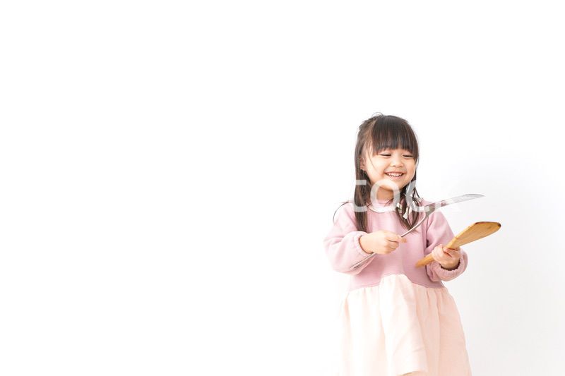 料理をする子供