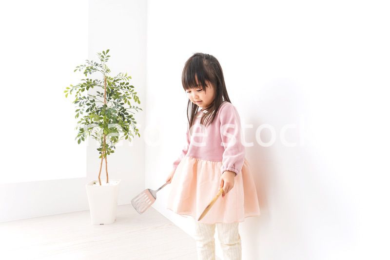 料理をする子供