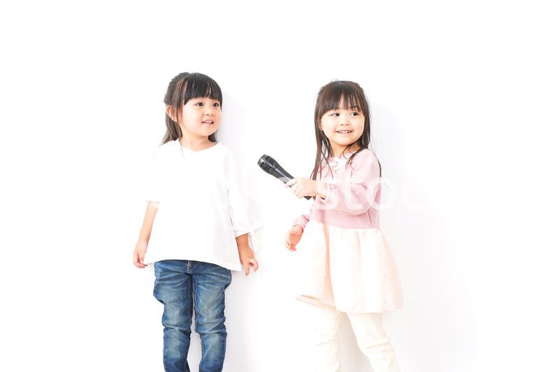 歌を歌う女の子たち