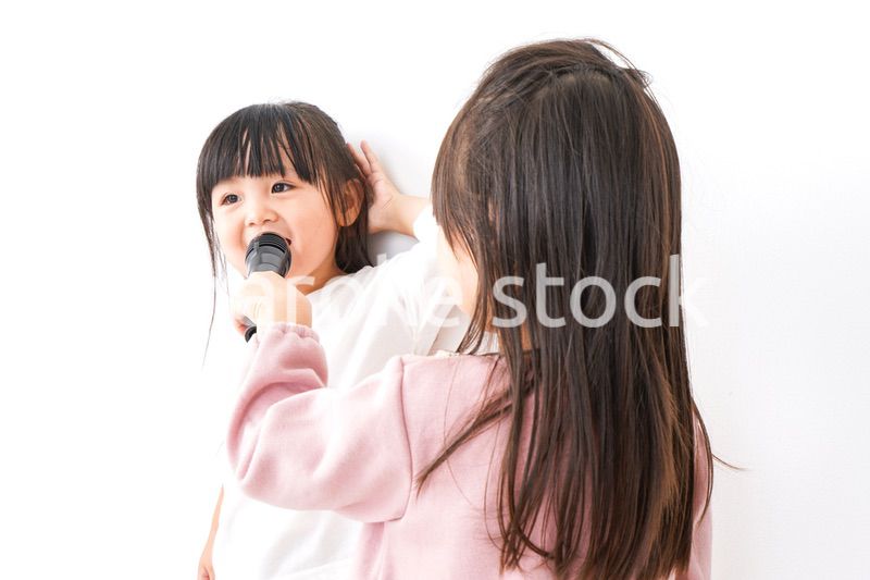 歌を歌う女の子たち