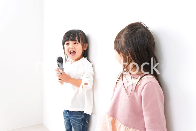 歌を歌う女の子たち