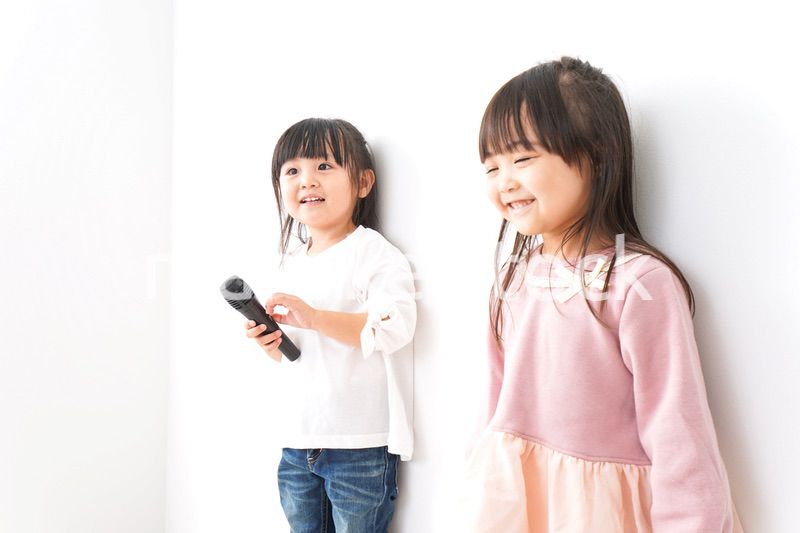 歌を歌う女の子たち